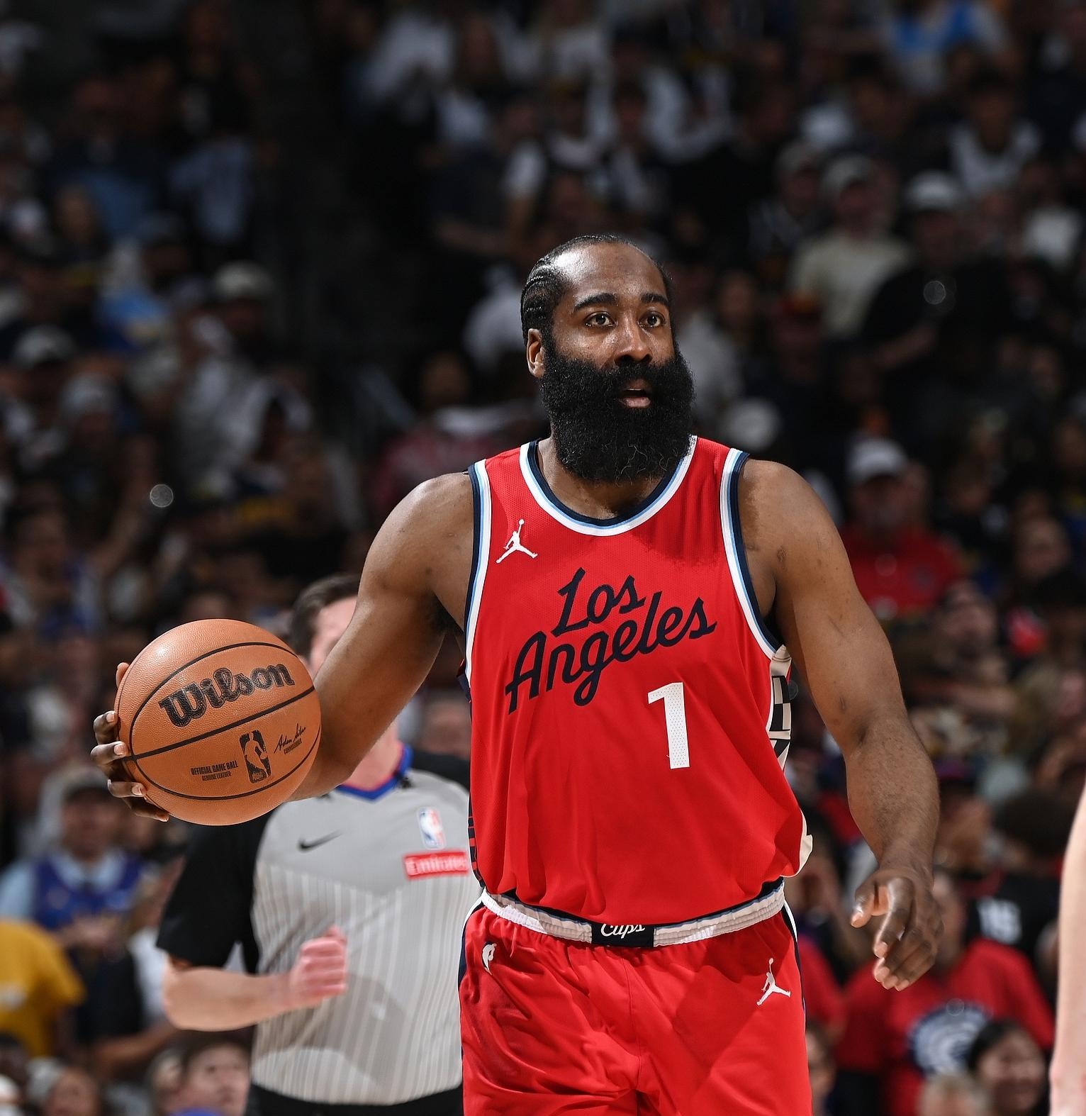 转会期体能课后；洛杉矶快船扳平良机备战亚冠；赛场秩序良好；身体对抗强度拉满的简单介绍